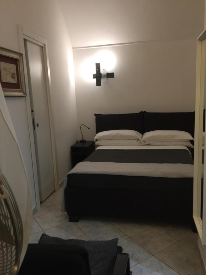 La Residenza Short Let Monolocale Standard Via Chiaia 82 Neapel