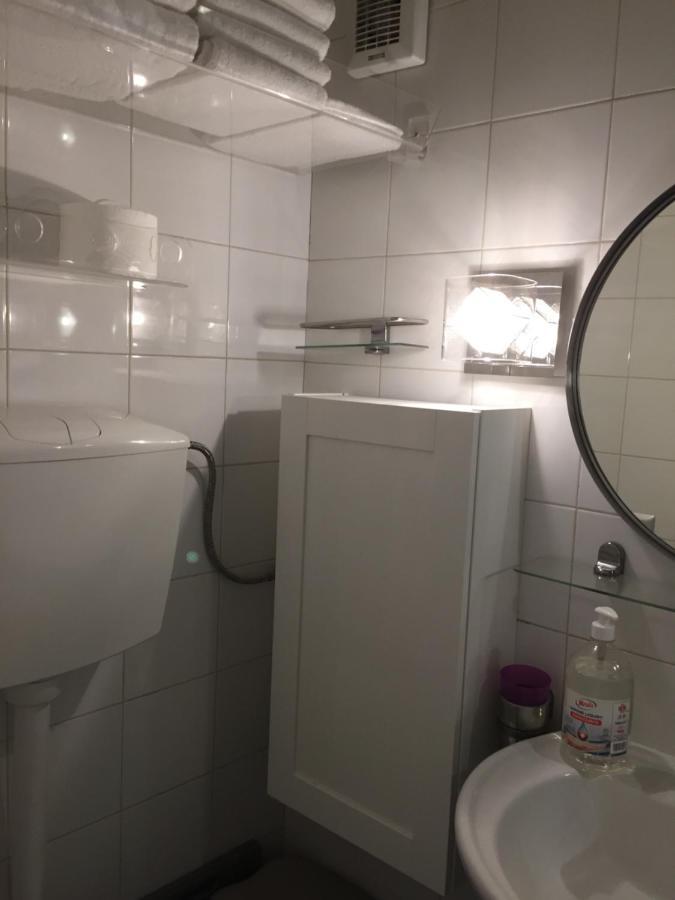 Apartamento La Residenza Short Let Monolocale Standard Via Chiaia 82 Nápoles