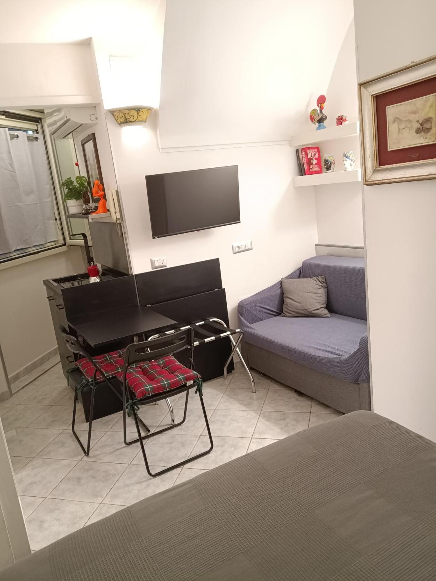 La Residenza Short Let Monolocale Standard Via Chiaia 82 Apartment Neapel