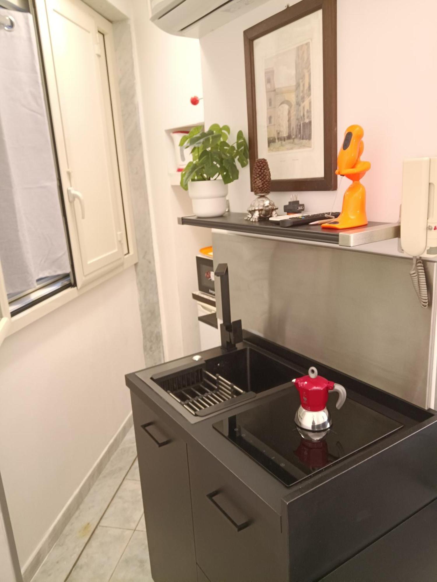 La Residenza Short Let Monolocale Standard Via Chiaia 82 Apartment *