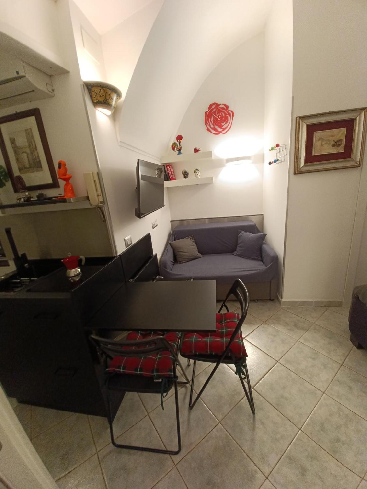 La Residenza Short Let Monolocale Standard Via Chiaia 82 Apartment