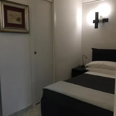 Ferienwohnung La Residenza Napoli Short Let Monolocale Standard Via Chiaia 82 Napoli Exterior foto