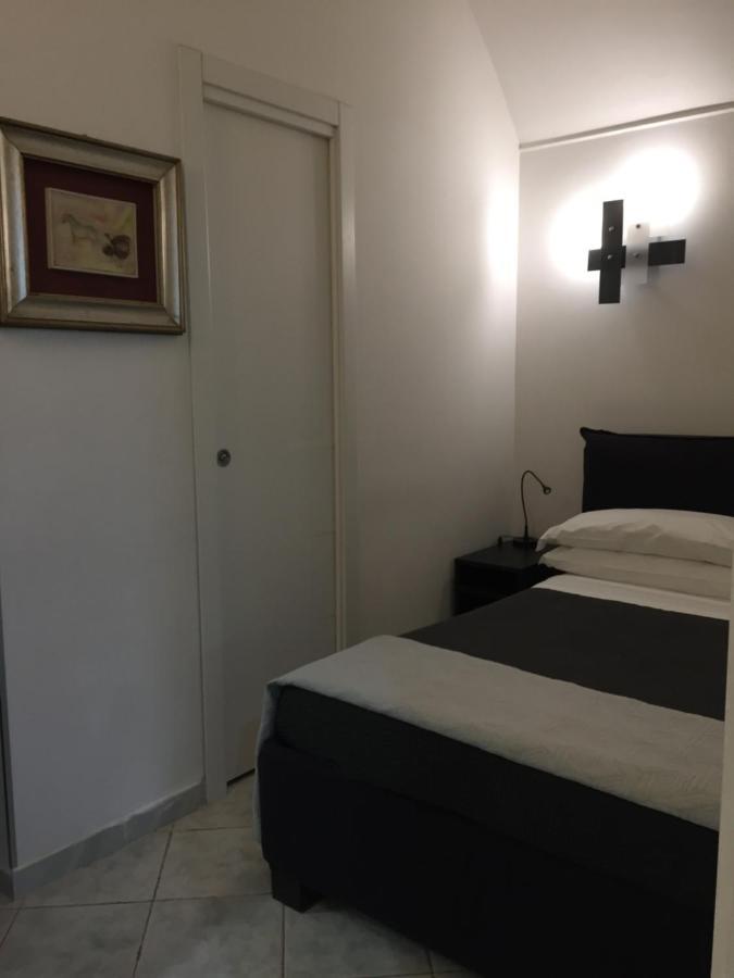 La Residenza Short Let Monolocale Standard Via Chiaia 82 Appartement